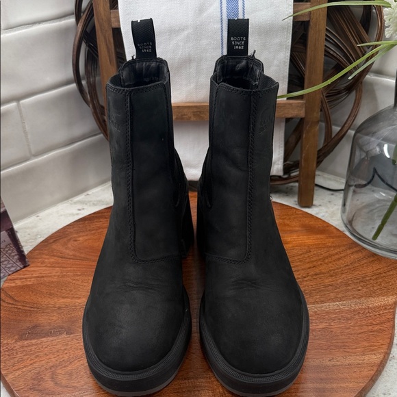 Sorel Women's Hi-Line Heel Chelsea Black